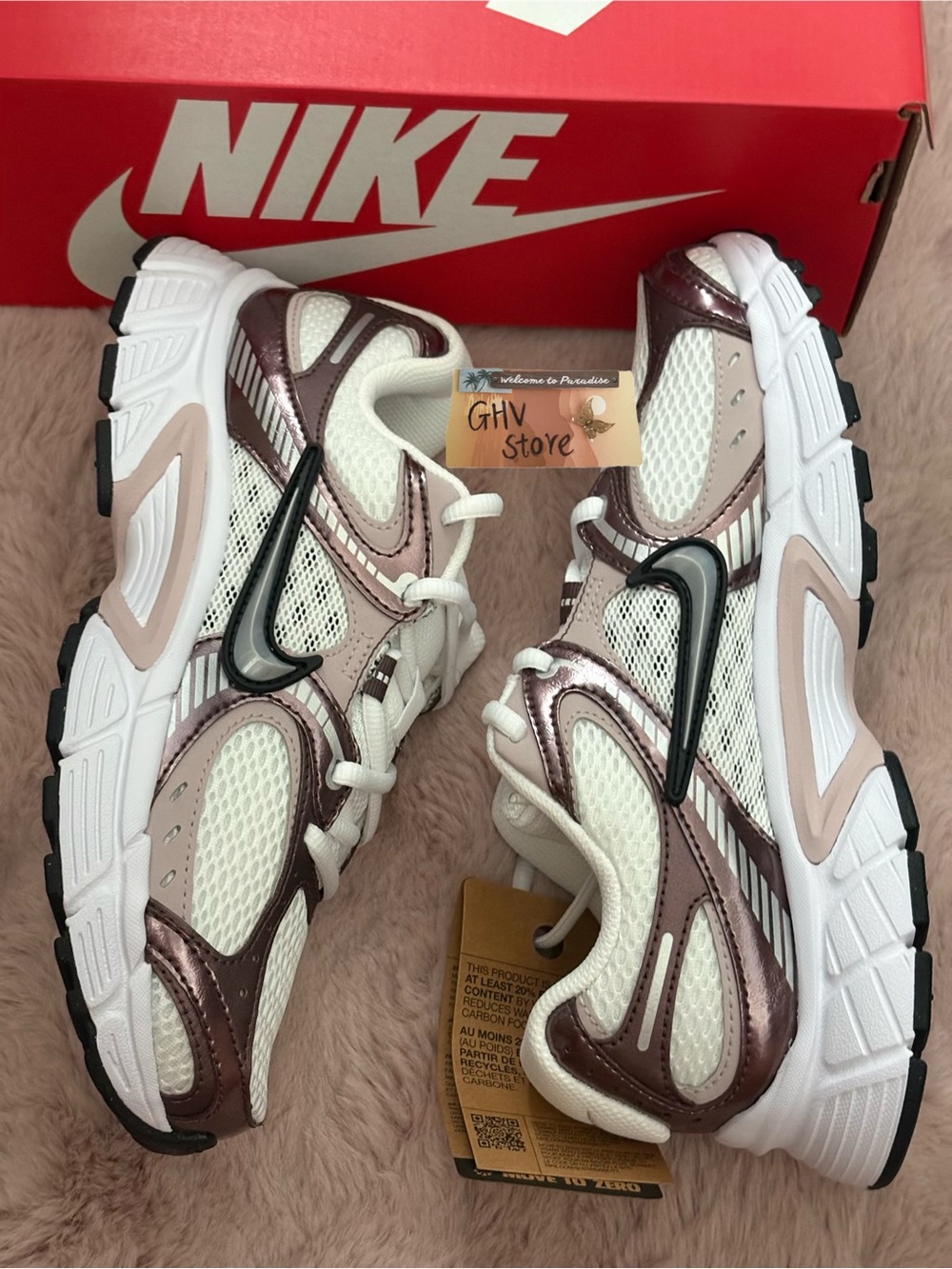 Nike V5 RNR Women's Sneaker - Picture 3 of 5
